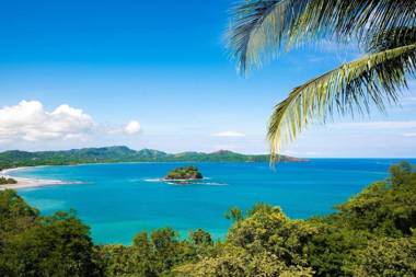 Dazzling ocean views from a bluff in Flamingo - magnificent inside and out