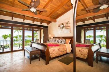 Luxury beachfront unit in Flamingo right in front of the waves