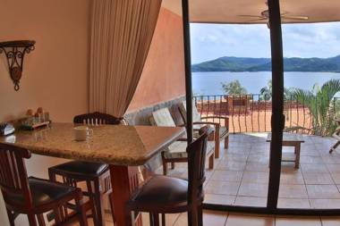 Hotel room-style ocean-view unit in Flamingo with pool