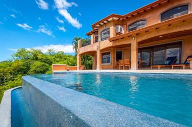 Ocean-view villa above Potrero overlooking two bays