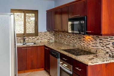 Omega 3 Flamingo 2-Bedroom Condo with Ocean View and Pool