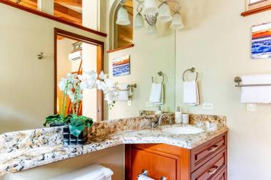 Unique space combines two luxury units into one to sleep up to 12 in Flamingo