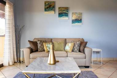 Modern - immaculate unit in Flamingo with spectacular ocean views