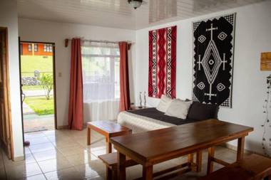 Cozy coworking Casa Alma near Lake Arenal 2 bedroom 1 office fiber optic pet friendly