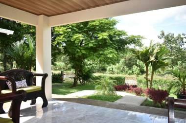Casa Arboleda-Full House by the River and Forest.