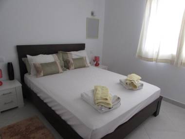 BCV Private 2 Bed Apartment With Pool 8003