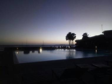 Quiet Seafront Apt 19 PA1 overlooking pool & sea