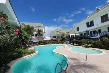 Stunning penthouse with sea views pool balcony wifi in Leme Bedje