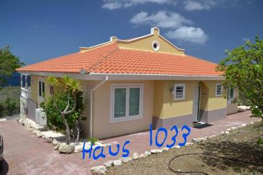 VIP Caribbean Views 300 meters to the Coral Estate beach