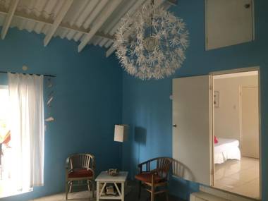 Tropical Breeze Apartments