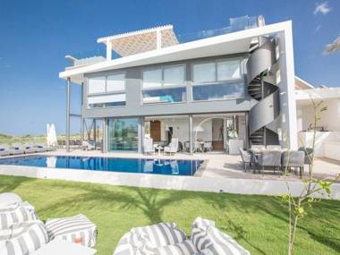Villa Papadopo - Luxury 3 Bedroom Villa with Private Pool Hot Tub and Sea Views