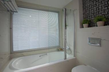 King Evelthon Beach Hotel & Resort