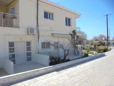 Niki Court Holiday Apartments