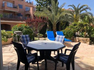 Spacious 2 bed groundfloor apartment in Limnaria Gardens