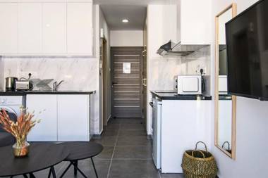 Phaedrus Living: Seaside Luxury Flat Athina 118