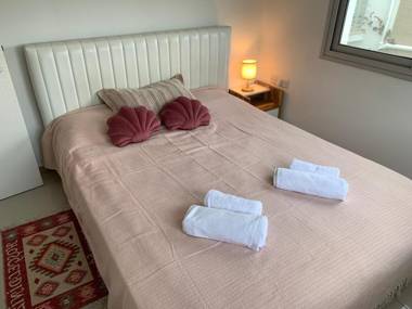 Beautiful One-Bedroom Apartment Lukomorye B6