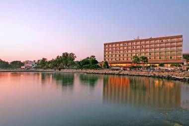 Crowne Plaza Limassol an IHG Hotel