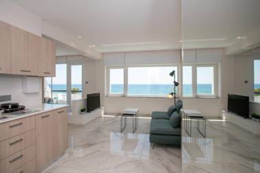 Les Palmiers Sunorama Beach Apartments