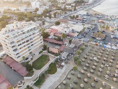 Lazuli Beachfront Apartment 253