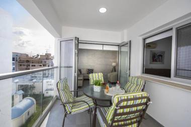 Larnaca Finikoudes Suite
