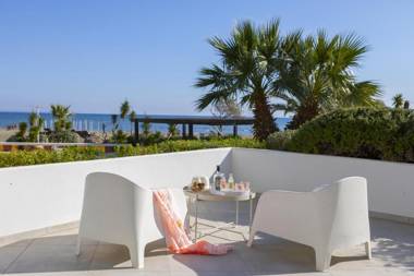 Mackenzie Castella Beachfront Suite