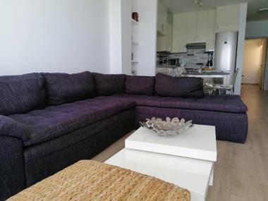 Sunorama Waterfront Apartment