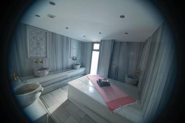 Aquamarine Luxury Residence