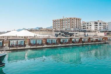 Les Ambassadeurs Hotel Casino&Marina