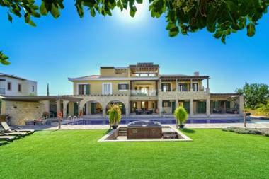 5 bedroom Villa Rio with large private pool and hot tub Aphrodite Hills Resort