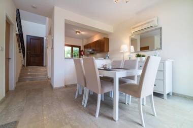 2 bedroom Villa Kornos with private pool and golf views Aphrodite Hills Resort