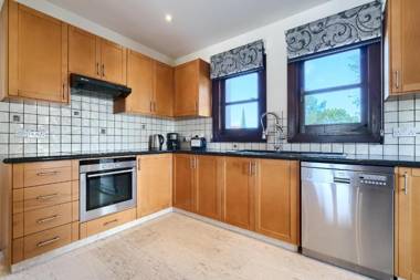 3 bedroom Villa Anassa with private pool and gardens Aphrodite Hills Resort