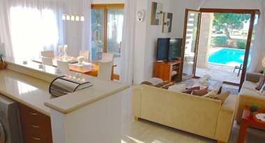 3 bedroom Villa Cardia with private pool Aphrodite Hills Resort
