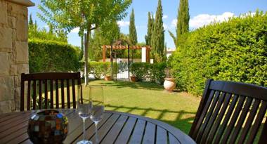 2 bedroom Apartment Kalypso with private garden Aphrodite Hills Resort