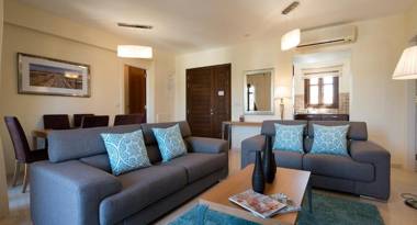 2 bedroom Apartment Chloe with communal pool Aphrodite Hills Resort