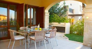 2 bedroom Apartment Pomos with garden and sea views Aphrodite Hills Resort