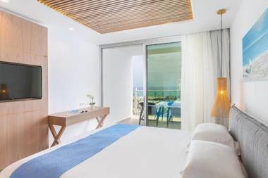 Limanaki Beach Hotel & Suites