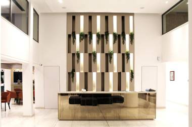 Piere - Anne Beach Hotel