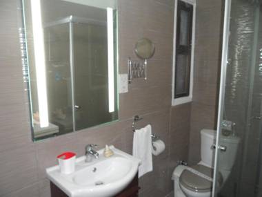 SUNSHINE APTS TWO BEDROOM  FREE INTERNET No 3