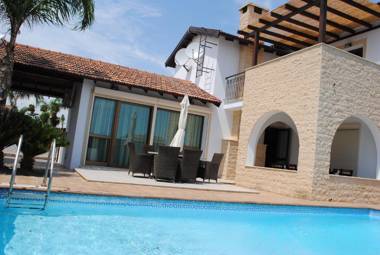 Narcissos Villa Thekla