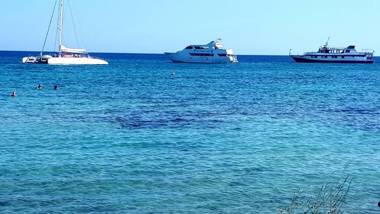 Karousos Beach Rooms