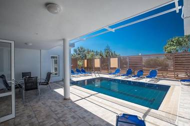 Villa Mavris - Lovely 4 Bedroom Villa with Private Pool in Central Ayia Napa