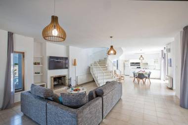 Villa Nepou - Beautiful 4 Bedroom Villa - Located in Ayia Napa Villa With Private Pool