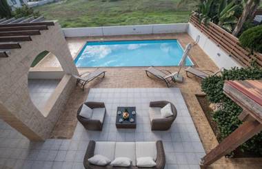 Villa Aloriti Enas - Stunning 3 Bedroom Ayia Thekla Villa with Private Pool - Close to the Beach