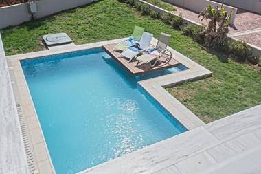 Villa Petreris Enas - Stunning 3 Bedroom Ayia Napa Villa with Pool - Short walk to Nissi Avenue