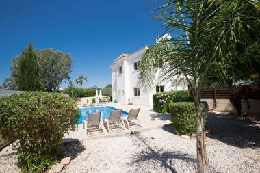 Villa Thekla - Modern 3 Bedroom Ayia Thekla Villa with Pool - Close to the Beach
