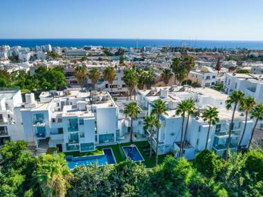 Vacation apartment for couples with balcony and communal pool All yours