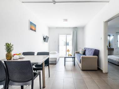 Vacation apartment for couples with balcony and communal pool All yours