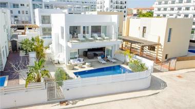 Protaras Holiday Villa 100