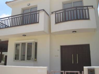 Polyxenia Isaak Villa Heaven Pernera