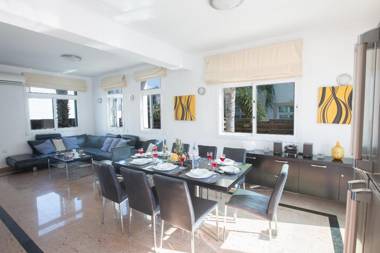 Villa Naomi Beautiful 4bdr Central Protaras Villa with Private Pool